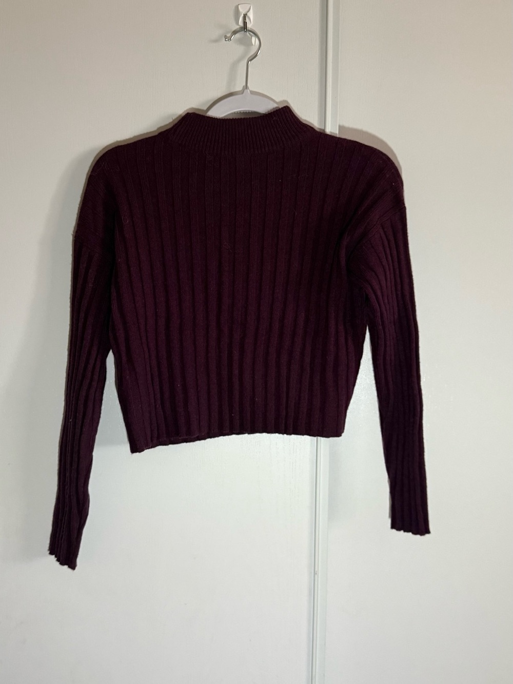 MWomen’s Ribbed Mock Neck Sweater - Deep Plum